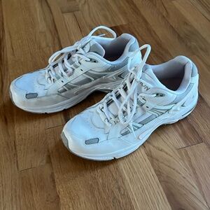 VIONIC 23Walk White/Pink Orthotic Sneaker, Size 11